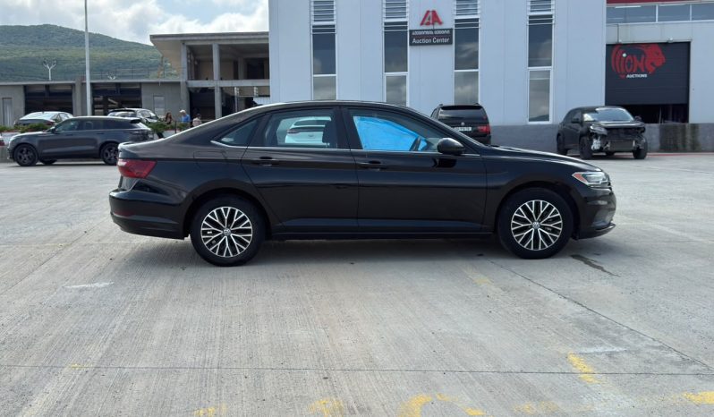 
								Volkswagen Jetta full									