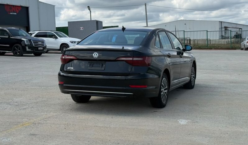 
								Volkswagen Jetta full									
