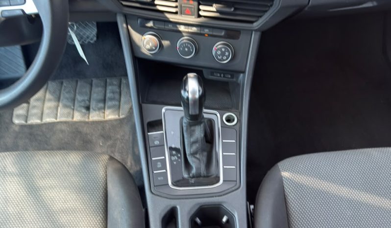 
								Volkswagen Jetta full									