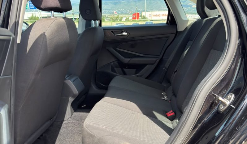 
								Volkswagen Jetta full									