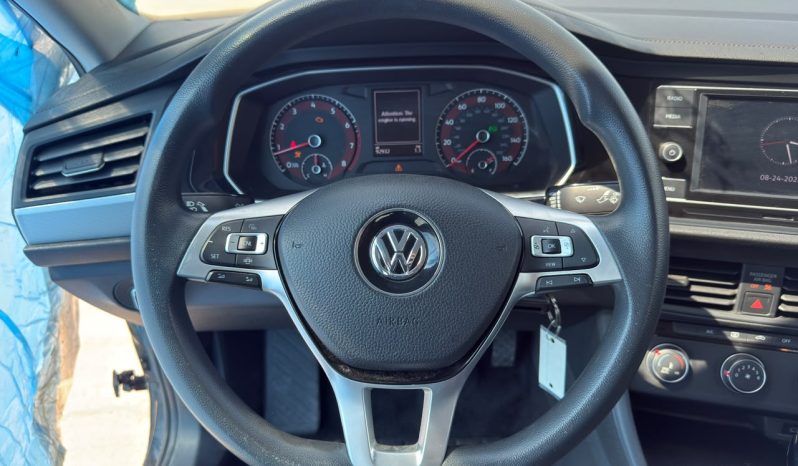 
								Volkswagen Jetta full									