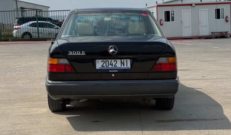 
								1991 Mercedes-Benz 300, E full									