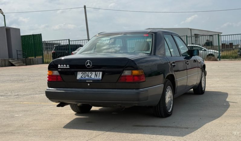 
								1991 Mercedes-Benz 300, E full									