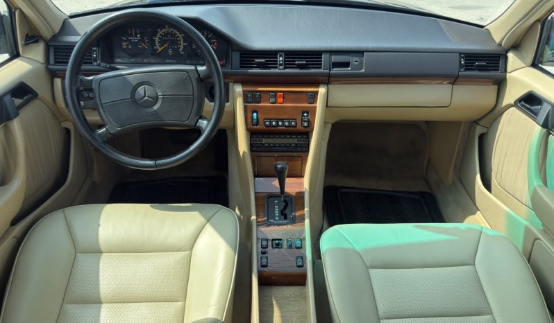 
								1991 Mercedes-Benz 300, E full									