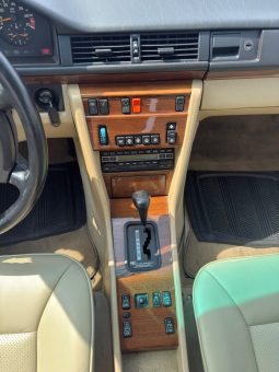 
										1991 Mercedes-Benz 300, E full									