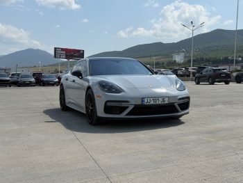 2017 Porsche Panamera, Turbo