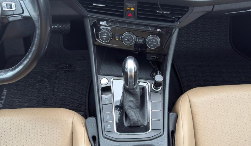 
								2019 Volkswagen Jetta SEL full									