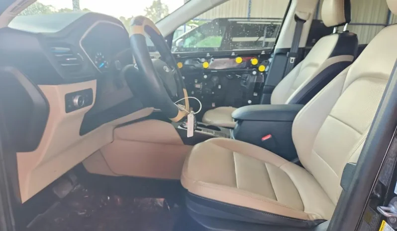 
								Ford Escape full									