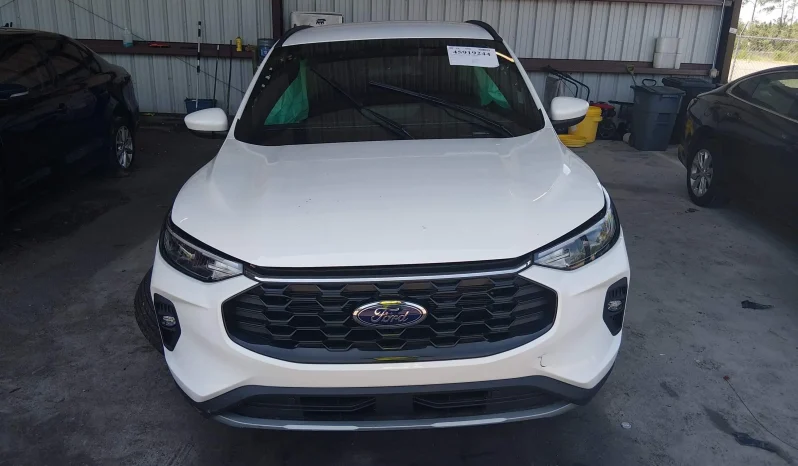 
								Ford Escape full									