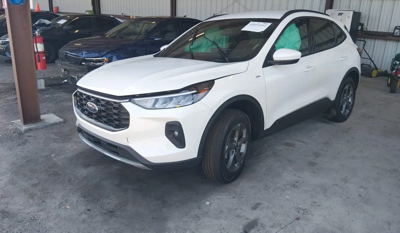 
								Ford Escape full									