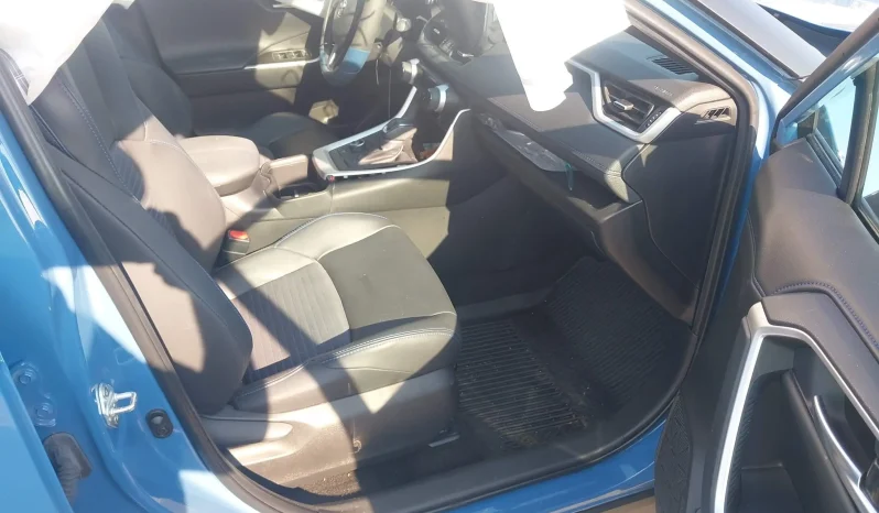 
								Toyota RAV4 full									