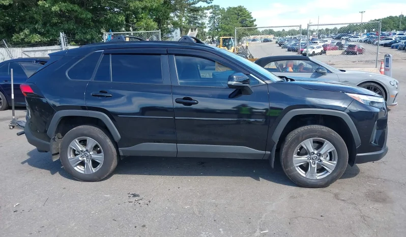
								Toyota RAV4 full									
