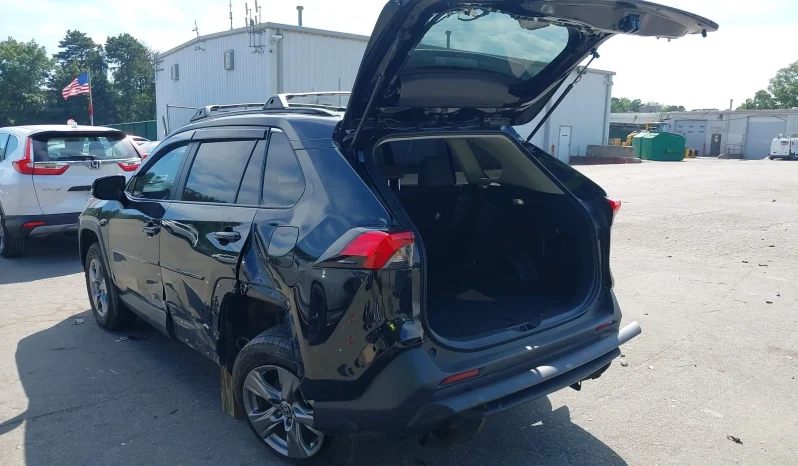 
								Toyota RAV4 full									