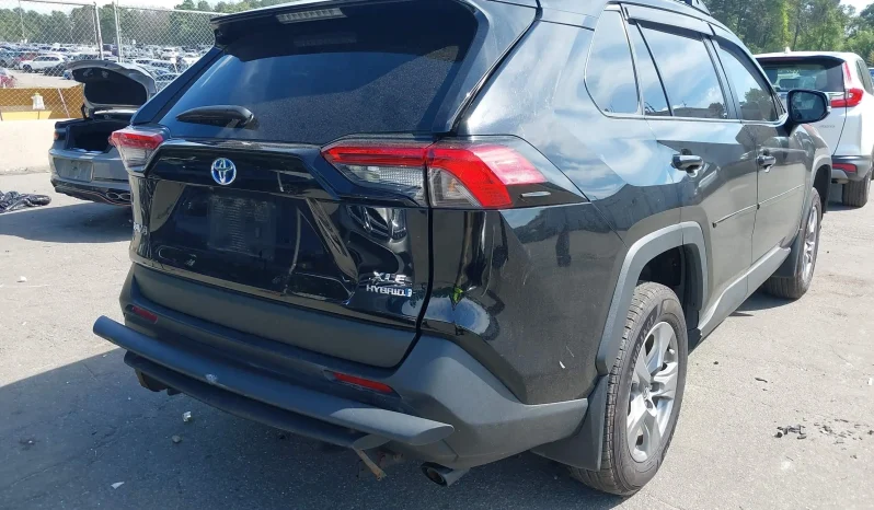
								Toyota RAV4 full									