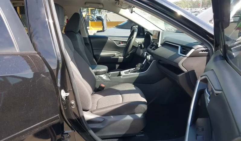 
								Toyota RAV4 full									