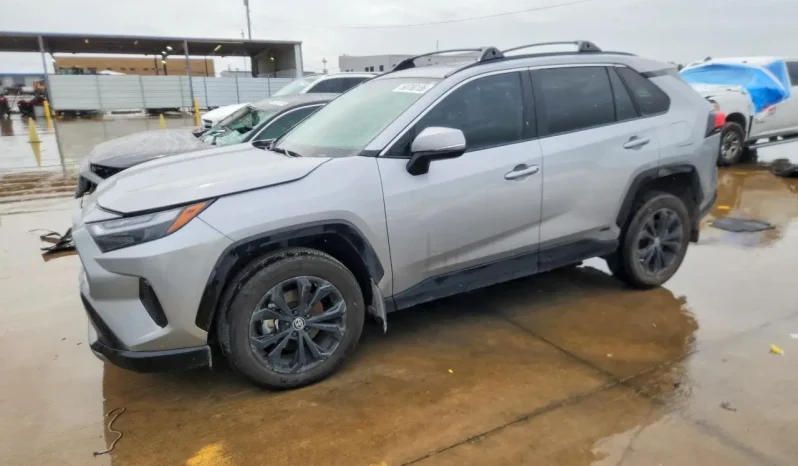 
								Toyota RAV4 full									