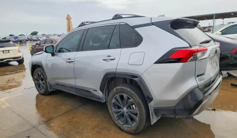 
								Toyota RAV4 full									