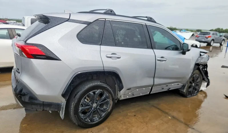 
								Toyota RAV4 full									
