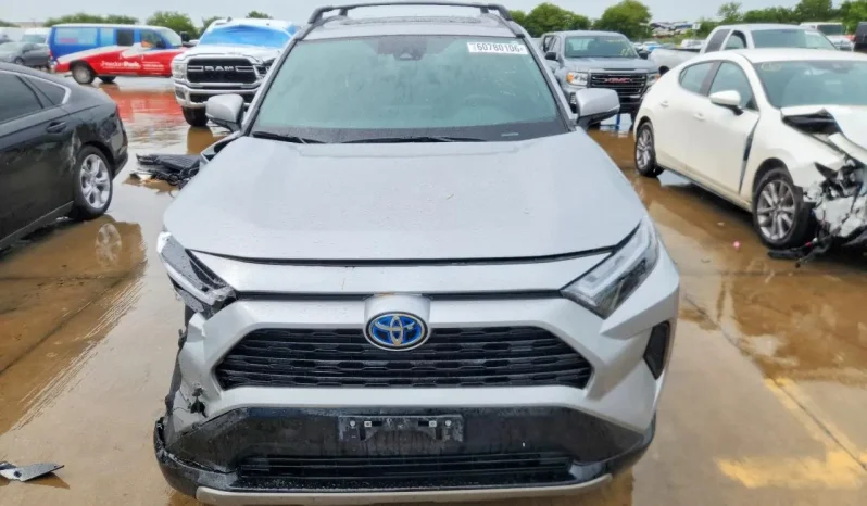 
								Toyota RAV4 full									