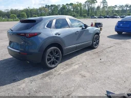 
										Mazda CX-30 full									
