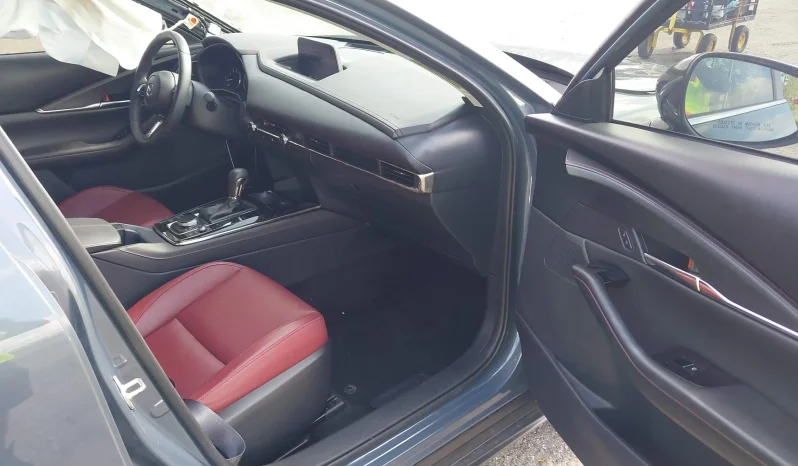 
								Mazda CX-30 full									