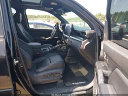 
										Toyota Tacoma Hybrid full									