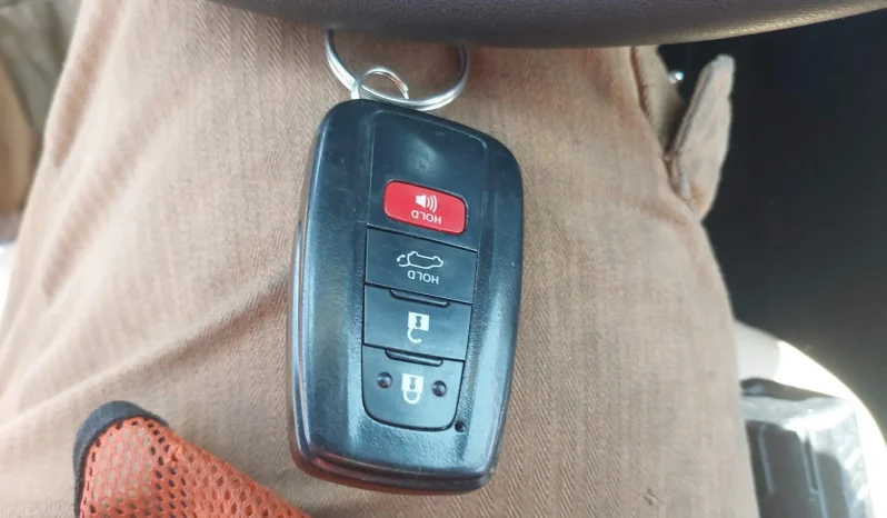 
								Toyota RAV4 full									