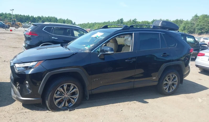
								Toyota RAV4 full									