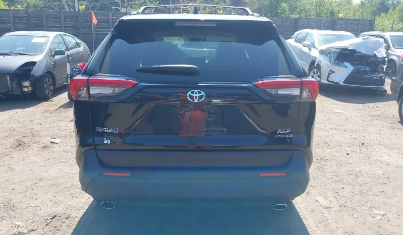 
								Toyota RAV4 full									