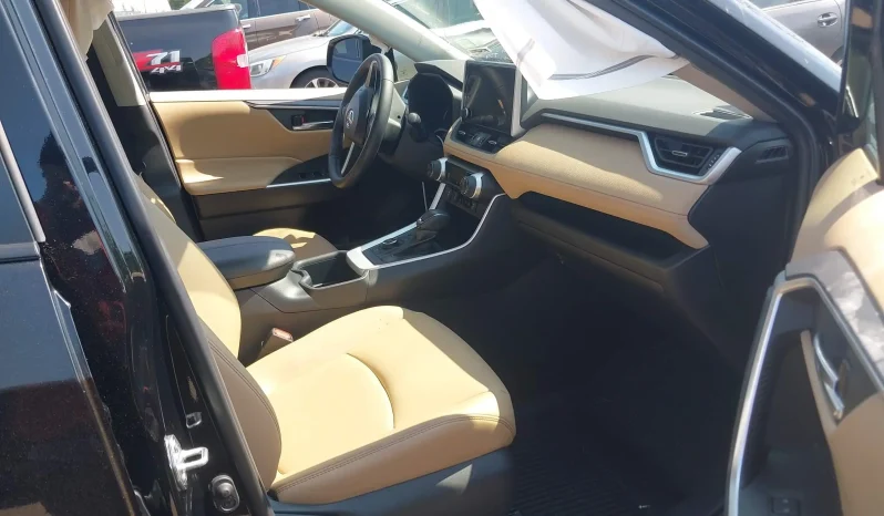 
								Toyota RAV4 full									