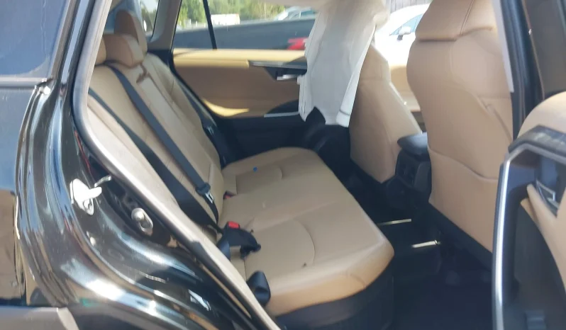 
								Toyota RAV4 full									