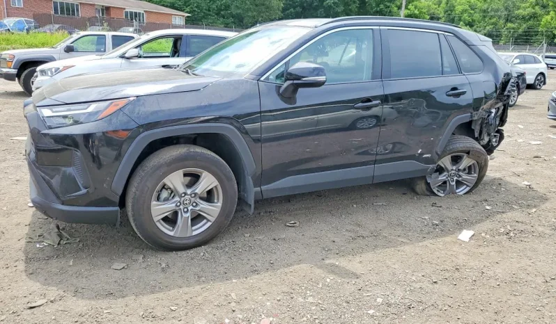 
								Toyota RAV4 full									