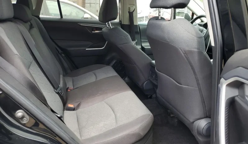 
								Toyota RAV4 full									