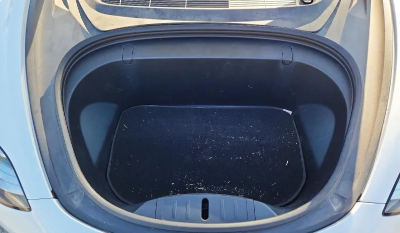 
								Tesla MODEL 3 full									