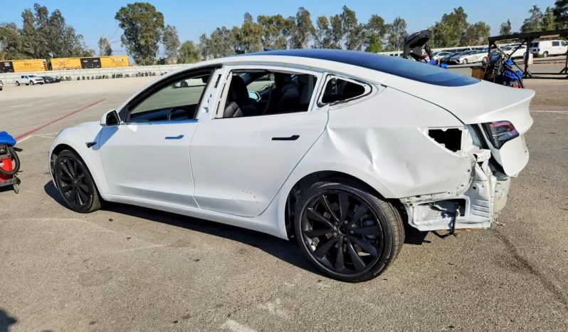 
								Tesla MODEL 3 full									