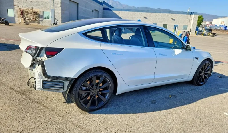 
								Tesla MODEL 3 full									