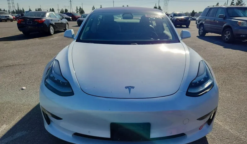 
								Tesla MODEL 3 full									