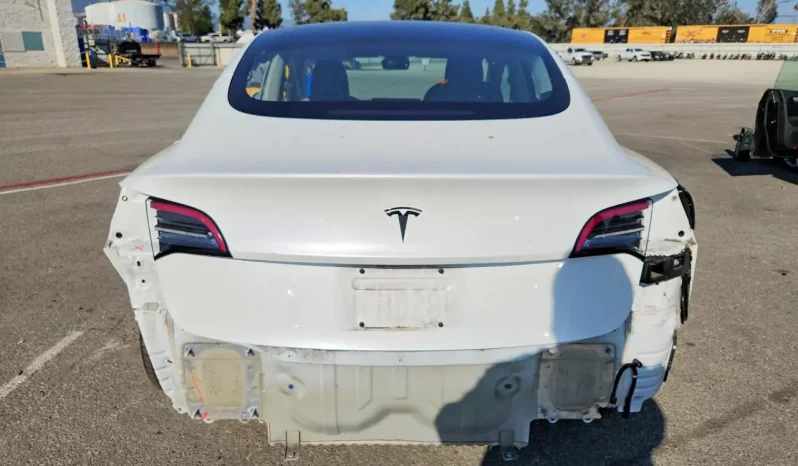 
								Tesla MODEL 3 full									