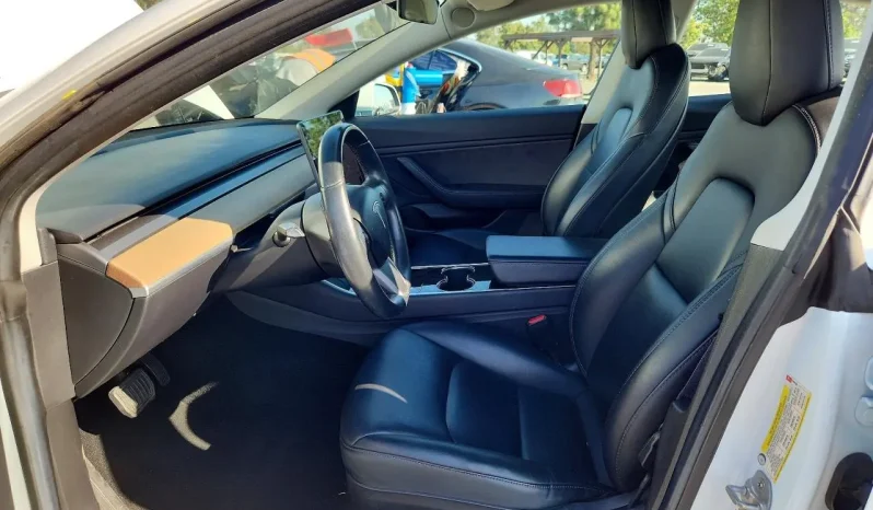 
								Tesla MODEL 3 full									