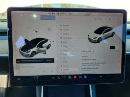 
										Tesla MODEL 3 full									