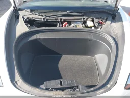 
										Tesla Model 3 full									