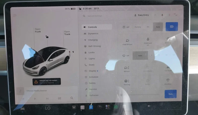 
								Tesla Model 3 full									