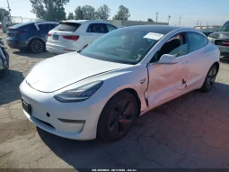 
										Tesla Model 3 full									