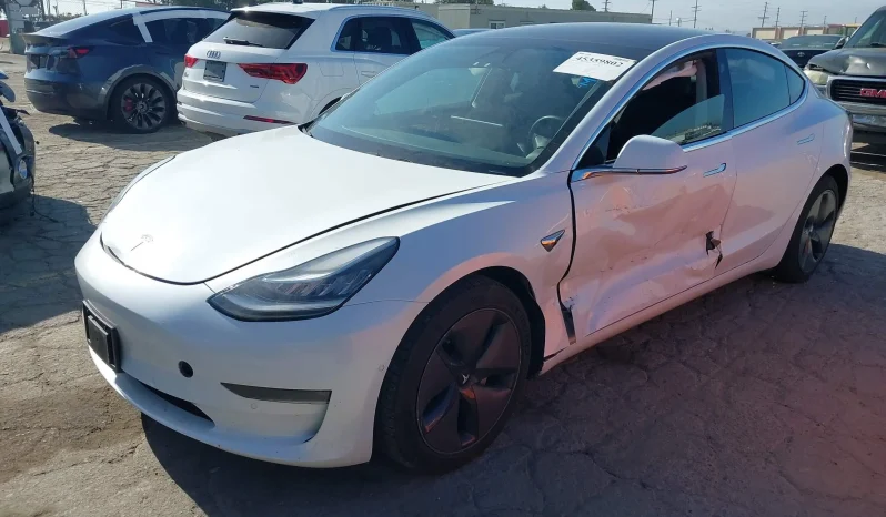 
								Tesla Model 3 full									