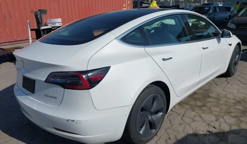 
								Tesla Model 3 full									