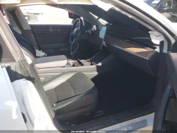 
										Tesla Model 3 full									