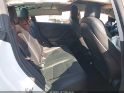 
										Tesla Model 3 full									