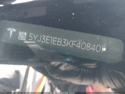 
										Tesla Model 3 full									
