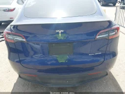 
										Tesla Model Y full									