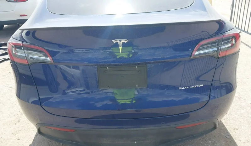 
								Tesla Model Y full									